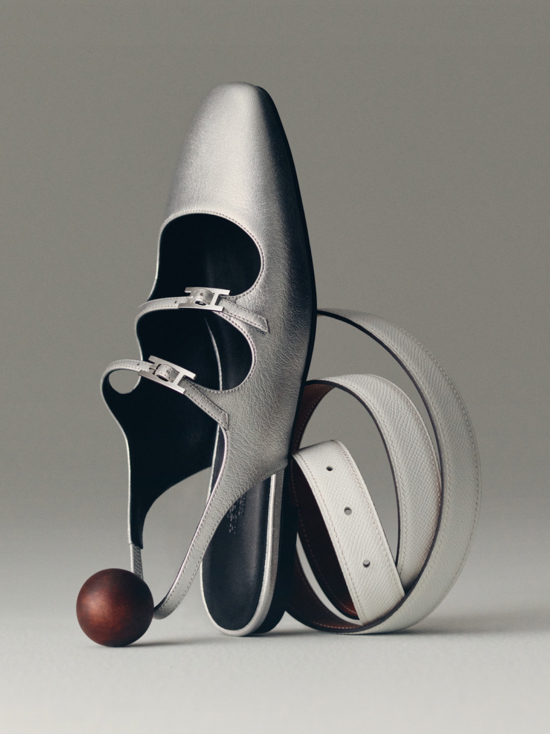 Hermès still-life campaign photographed by Valentin Abad. Image 1 of 10.