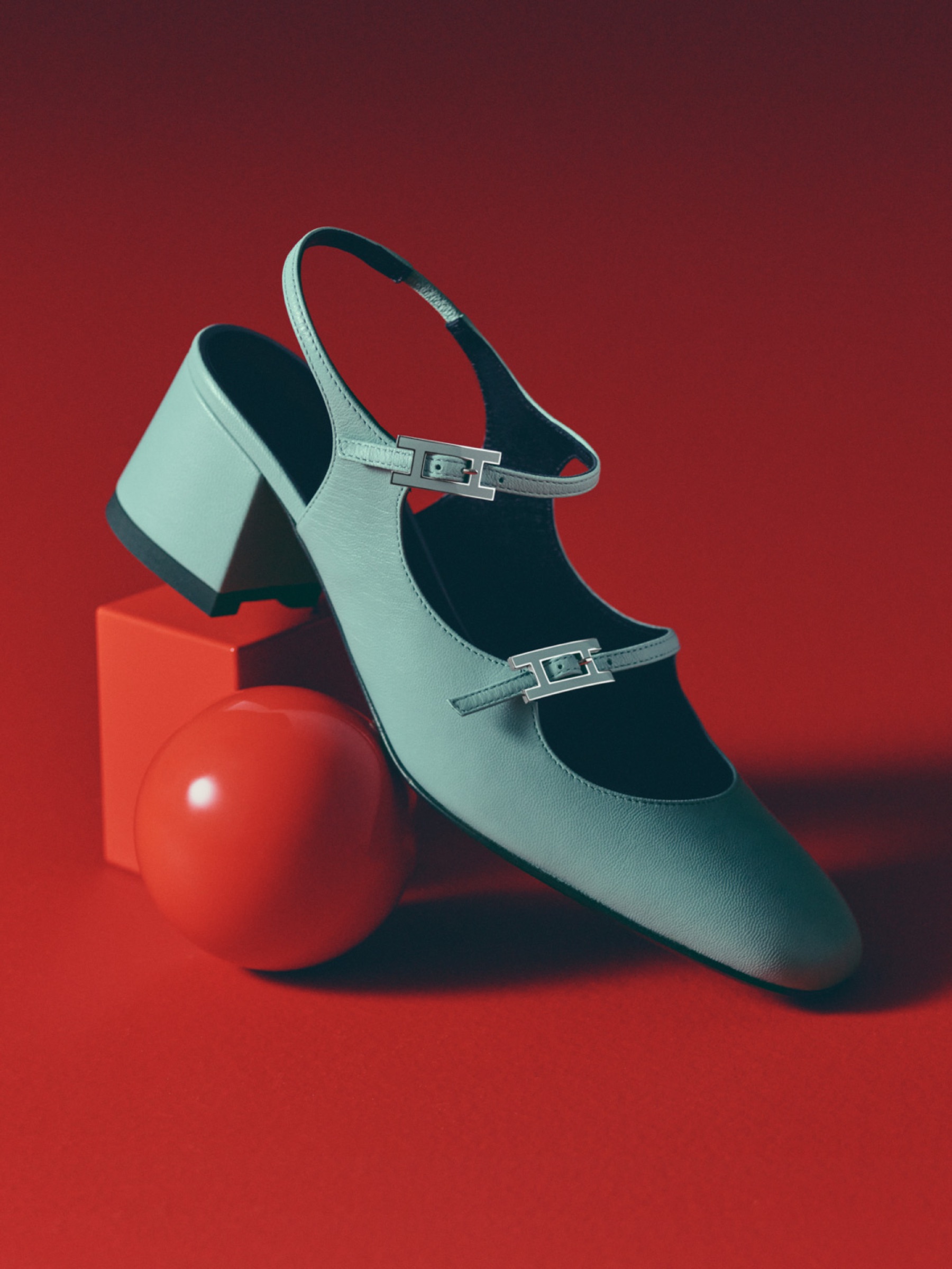 Hermès still-life campaign photographed by Valentin Abad. Image 10 of 10.