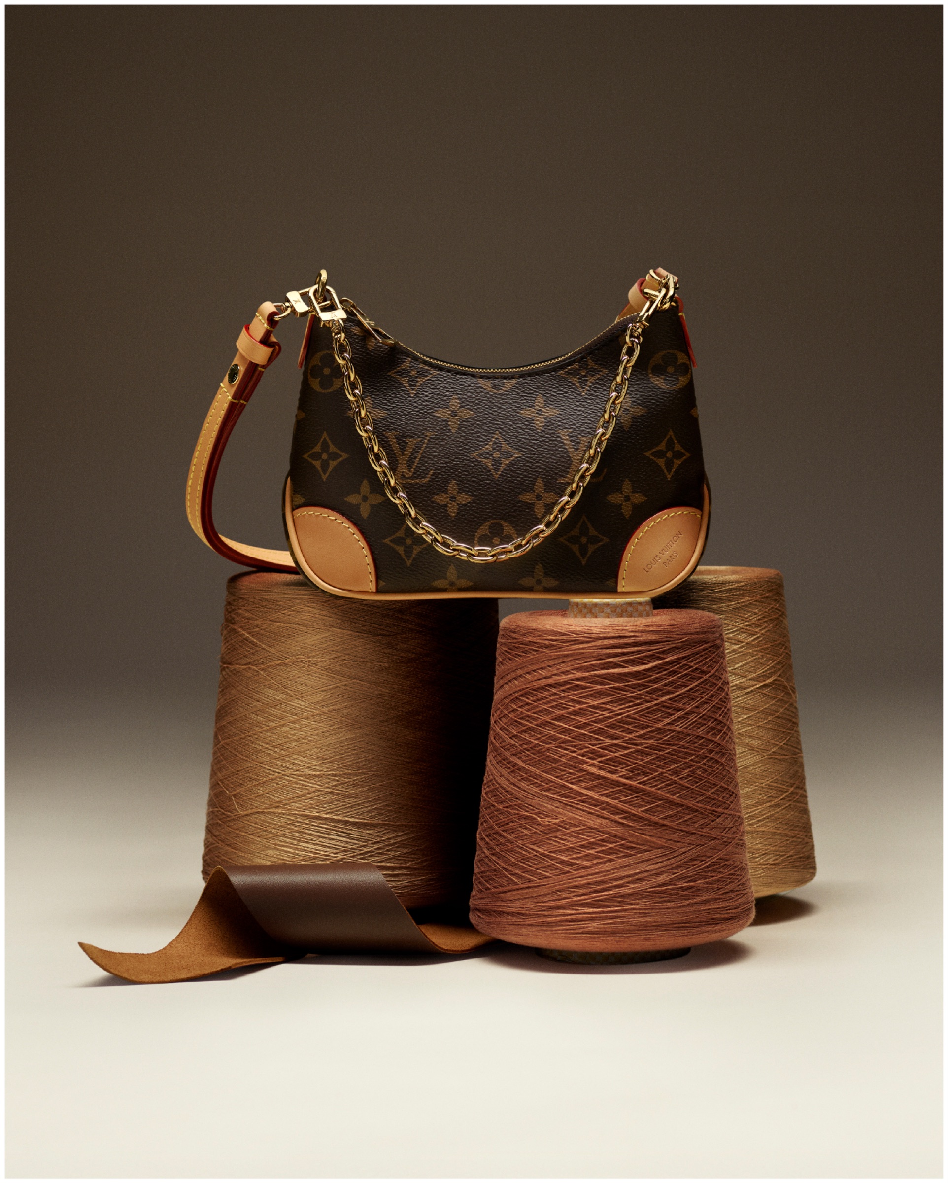 Louis Vuitton Chuseok campaign photographed by Valentin Abad. Image 2 of 12.