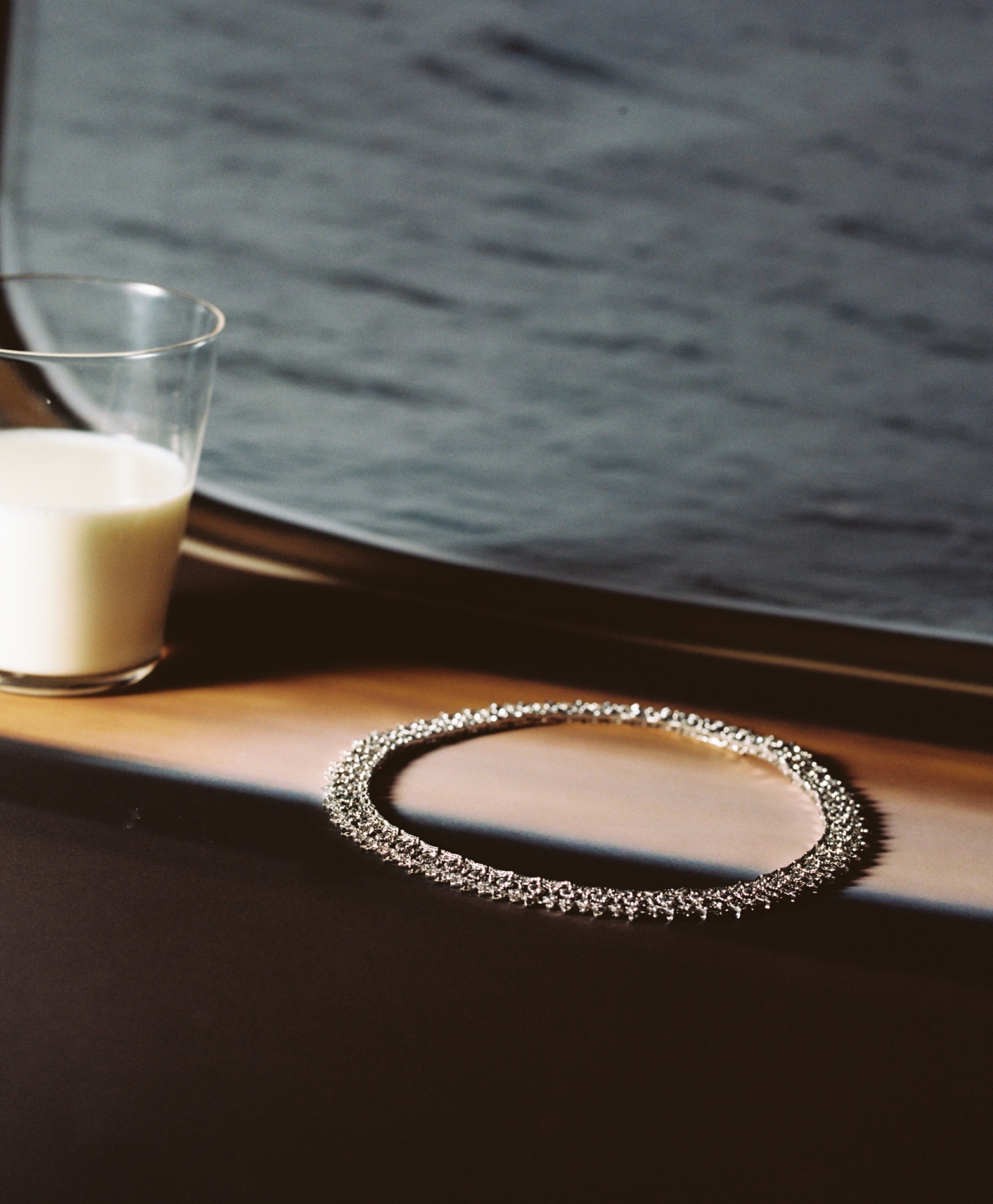 High-jewellery editorial photographed by Valentin Abad for M Le Monde. Image 1 of 13.