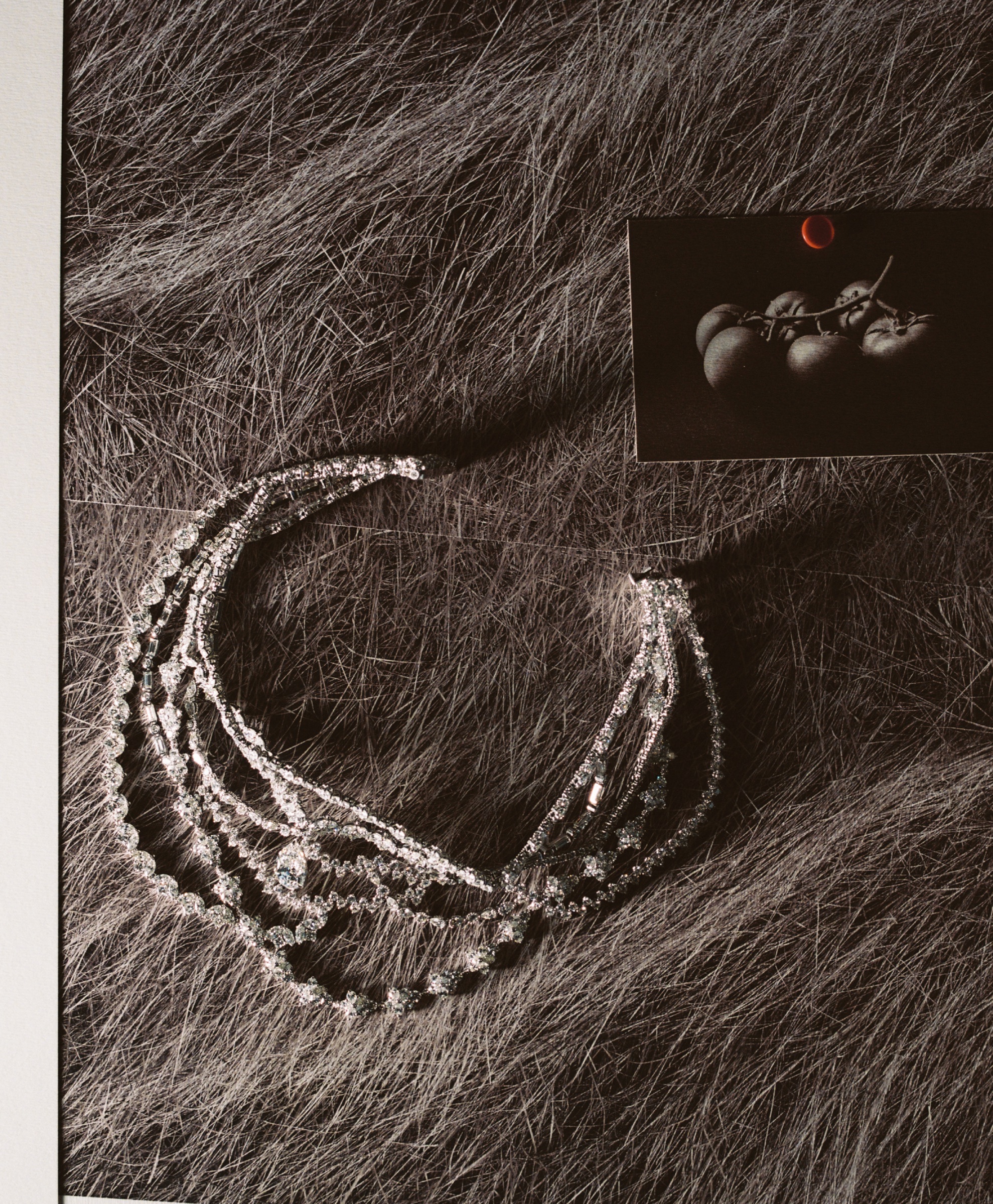 High-jewellery editorial photographed by Valentin Abad for M Le Monde. Image 2 of 13.