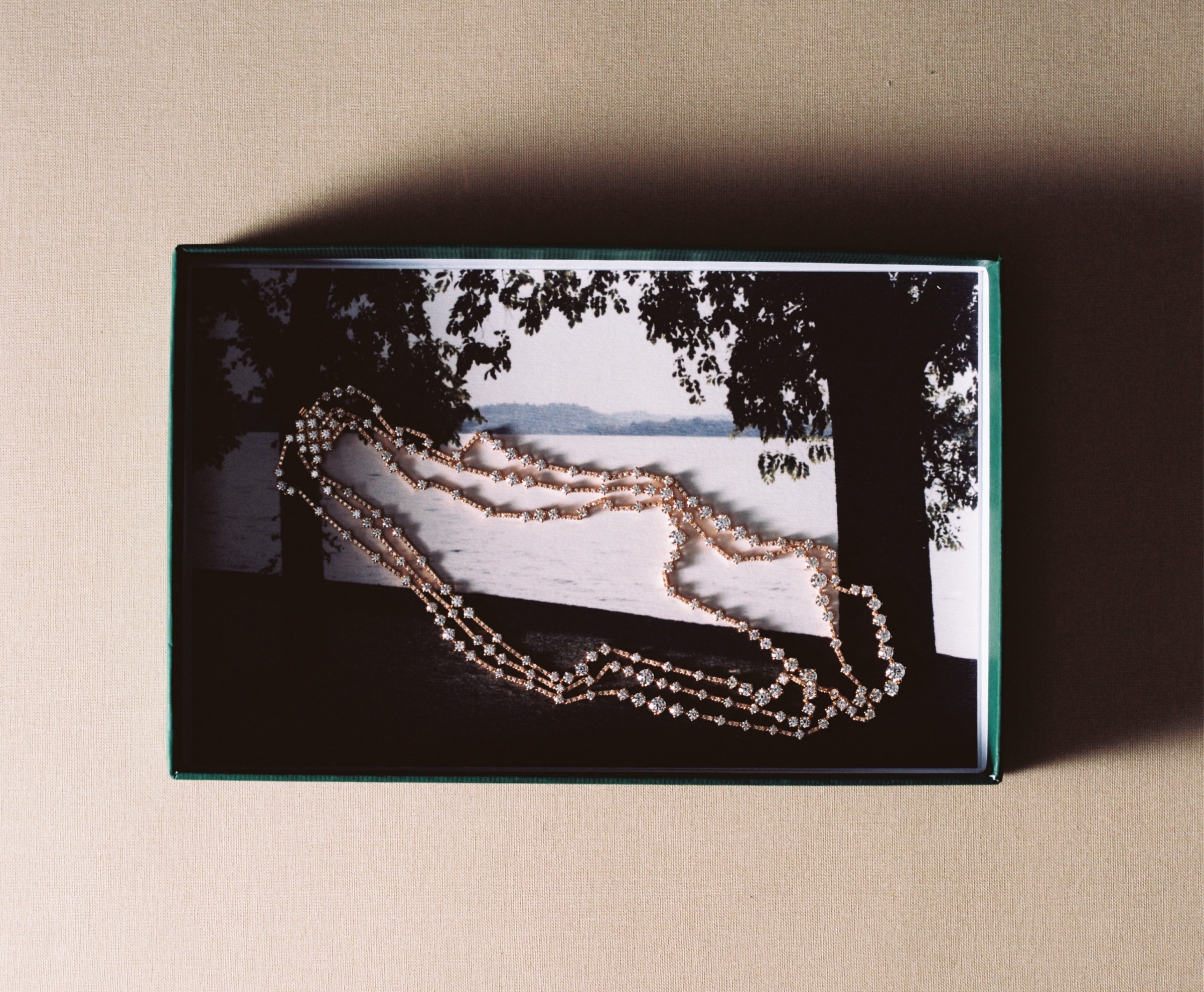 High-jewellery editorial photographed by Valentin Abad for M Le Monde. Image 8 of 13.